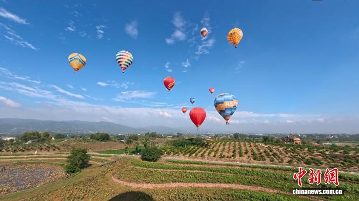 2025年全国热气球精英赛四川金堂站启幕，推动低