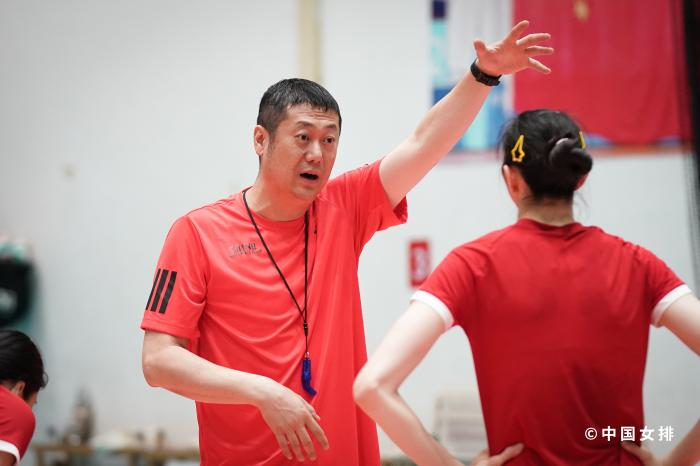 中国女排3比1逆转墨西哥取得世锦赛开门红，展现