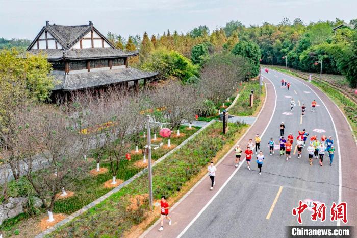 埃塞俄比亚选手双双打破池州马拉松男女子马拉