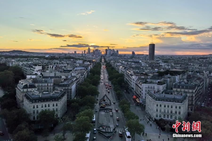 巴黎奥运开幕式塞纳河启航 面临水质高温等多重