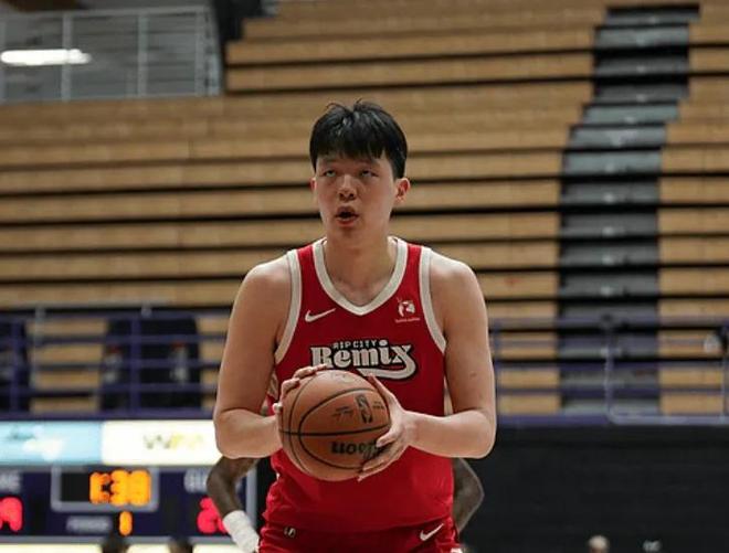 杨瀚森砍31+8暴走三节 竞技队末节崩盘惨败快船