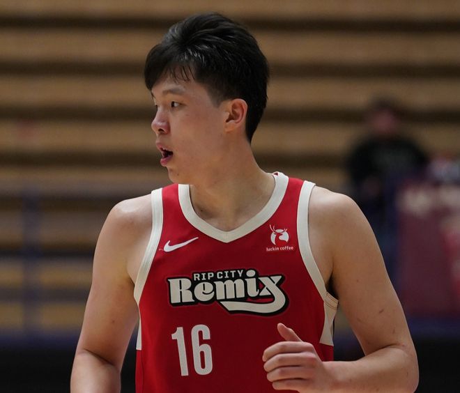 杨瀚森砍31+8暴走三节 竞技队末节崩盘惨败快船