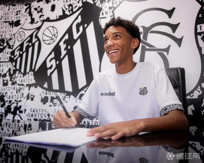 桑托斯与罗比尼奥之子续约至2031年 未来四年锁定